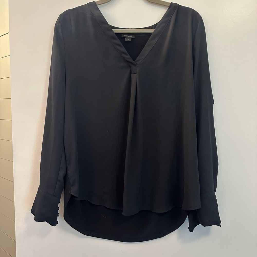 Ann Taylor Black V-Neck Blouse Size Medium